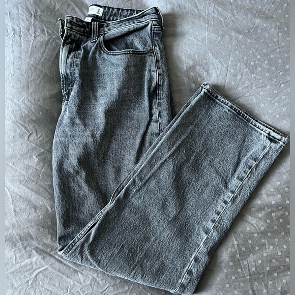 Abercrombie Curve Love 90’s Relaxed Jeans - Picture 3 of 3